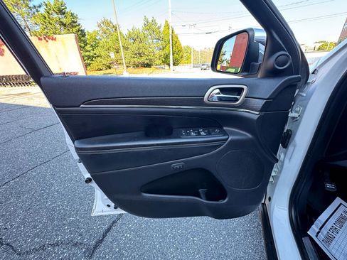 Used 2016 Jeep Grand Cherokee Limited image 8