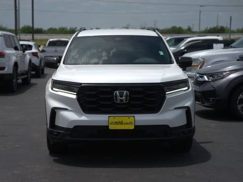Used 2025 Honda Pilot Sport image 3