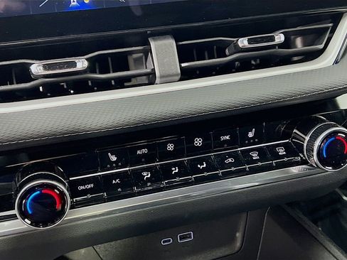 Certified 2025 Chevrolet Equinox LT w/ Convenience Package II image 14