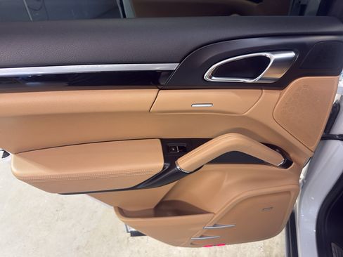 Used 2015 Porsche Cayenne Diesel AWD/4WD image 27