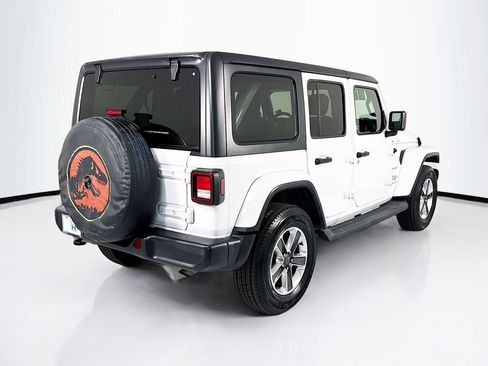 Used 2019 Jeep Wrangler Unlimited Sahara AWD/4WD image 5