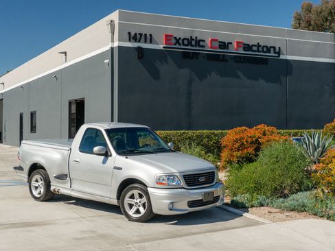Used 2004 Ford F150 Lightning RWD image 1