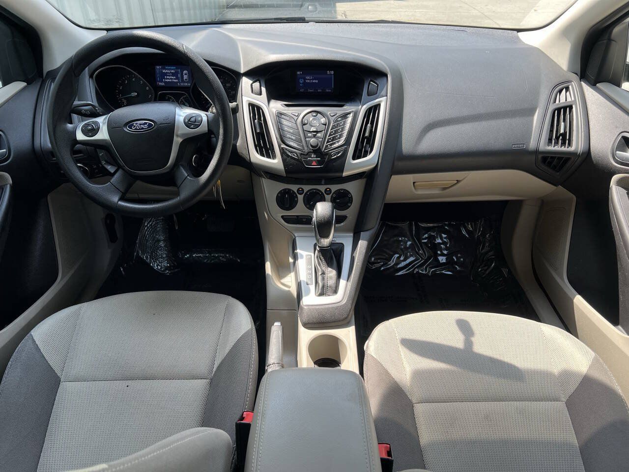Used 2014 Ford Focus SE FWD image 13