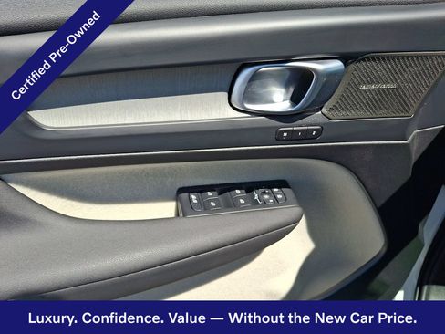 Certified 2025 Volvo XC40 B5 Ultra AWD/4WD image 13
