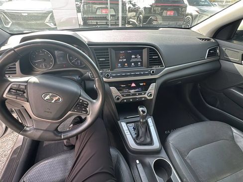 Used 2017 Hyundai Elantra Limited FWD image 4