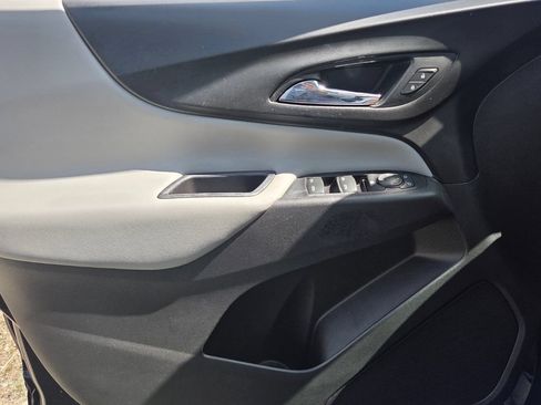 Used 2019 Chevrolet Equinox LS FWD image 28