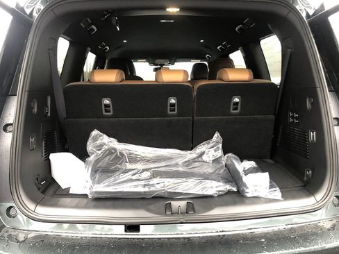New 2026 Nissan Armada SL w/ Captain's Chari Seat Package image 17