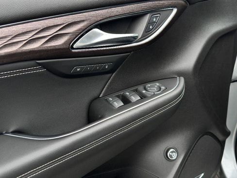 Used 2023 Buick Envision Avenir image 18