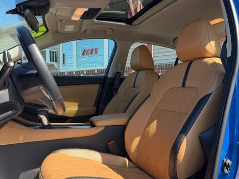Used 2023 Nissan Sentra SV w/ SV Premium Package FWD image 27