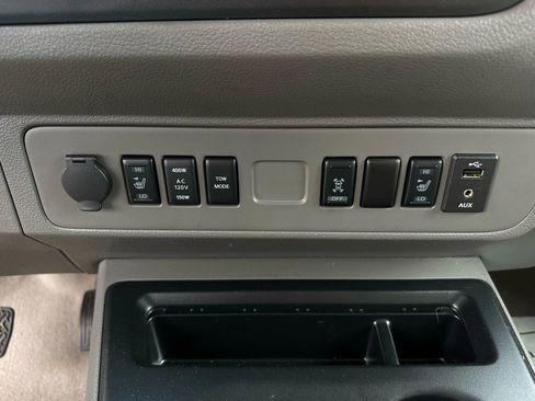Used 2015 Nissan NV 3500 SL w/ Technology Package image 29