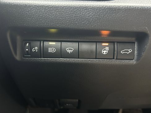 Used 2022 Toyota RAV4 XLE Premium image 19