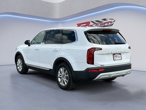 Used 2022 Kia Telluride LX image 3