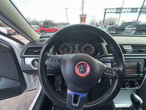 Used 2013 Volkswagen Passat 2.5 SE image 8