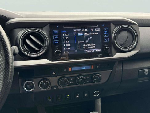 Used 2017 Toyota Tacoma TRD Off-Road w/ Premium & Technology Package AWD/4WD image 22