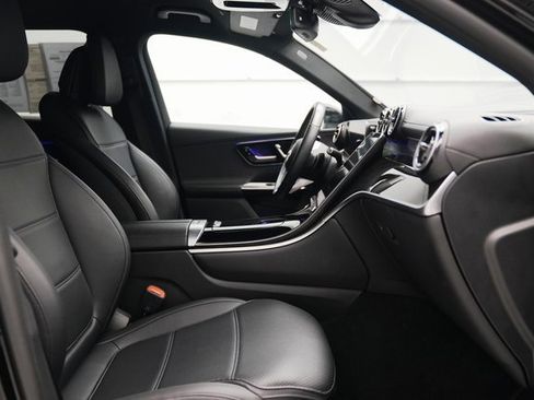 Used 2024 Mercedes-Benz GLC 300 4MATIC image 24