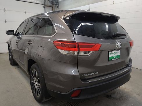 Used 2017 Toyota Highlander XLE image 5