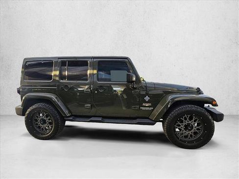 Used 2015 Jeep Wrangler Unlimited Sahara w/ Max Tow Package AWD/4WD image 4