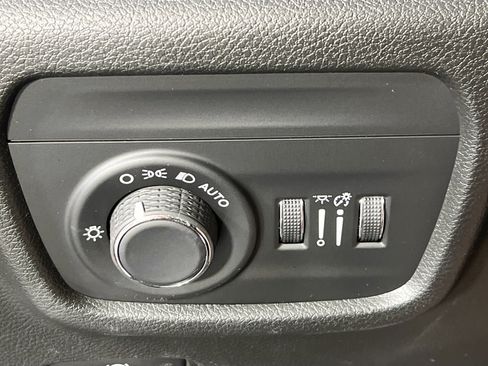 Used 2023 Jeep Grand Cherokee Altitude AWD/4WD image 10