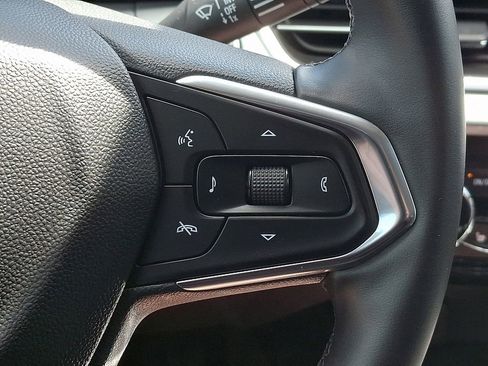 Used 2025 Chevrolet Trax LT w/ Driver Confidence Package FWD image 26
