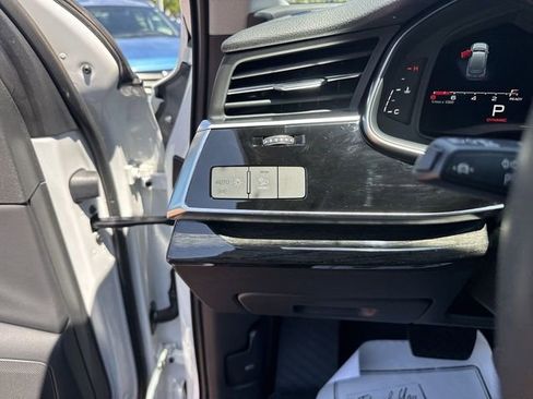 Used 2022 Audi Q7 3.0T Premium AWD/4WD image 12