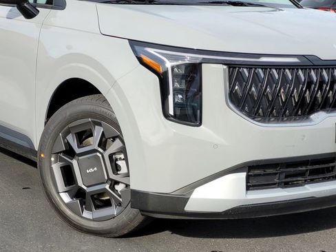 New 2026 Kia Carnival EX image 3