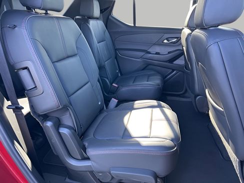 Used 2023 Chevrolet Traverse RS image 35