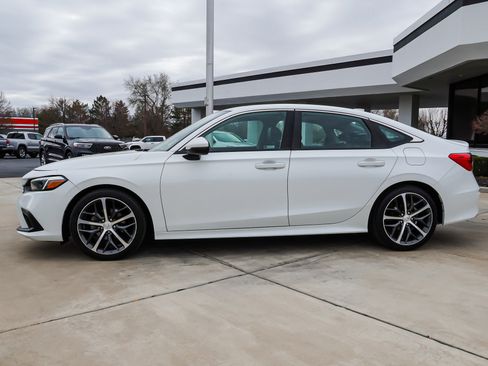 Used 2022 Honda Civic Touring image 5