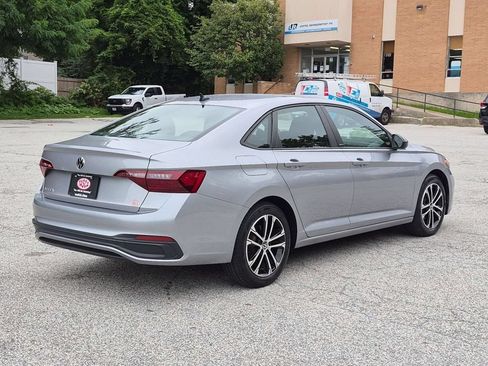 Used 2023 Volkswagen Jetta Sport FWD image 3