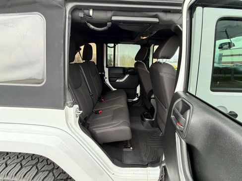 Used 2016 Jeep Wrangler Unlimited Sahara w/ Connectivity Group image 23