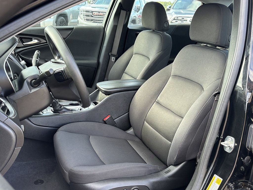 Used 2025 Chevrolet Malibu LT FWD image 11