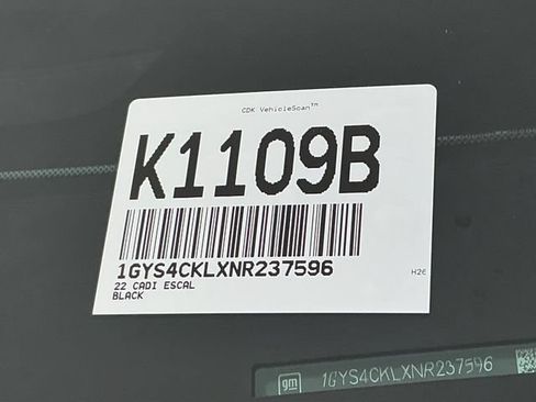 Used 2022 Cadillac Escalade Premium Luxury w/ Performance Package AWD/4WD image 35