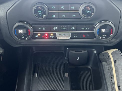 New 2025 Ford Bronco Badlands image 6