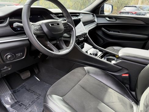 Used 2023 Jeep Grand Cherokee Altitude image 20