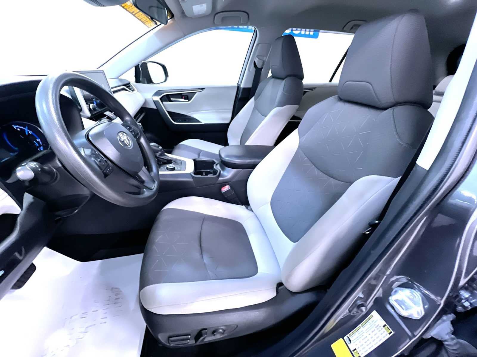Used 2024 Toyota RAV4 XLE AWD/4WD image 14