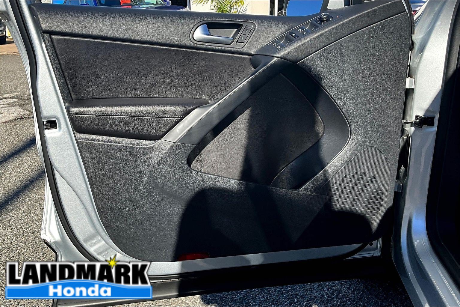Used 2017 Volkswagen Tiguan Wolfsburg Edition AWD/4WD image 18