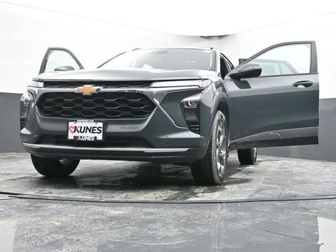 Used 2025 Chevrolet Trax LT image 67