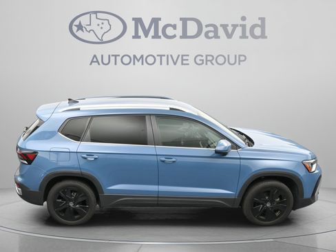 Used 2025 Volkswagen Taos SE w/ Black Wheel Package FWD image 39