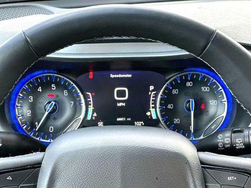 Used 2023 Chrysler Pacifica Touring FWD image 19