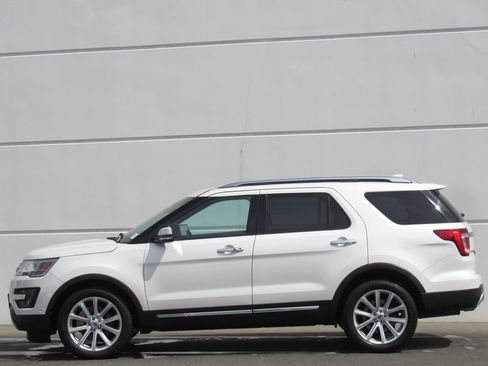 Used 2016 Ford Explorer Limited w/ Equipment Group 301A AWD/4WD image 4