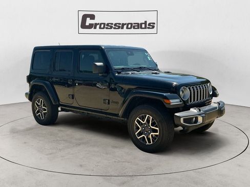 Used 2025 Jeep Wrangler Unlimited Sahara AWD/4WD image 7
