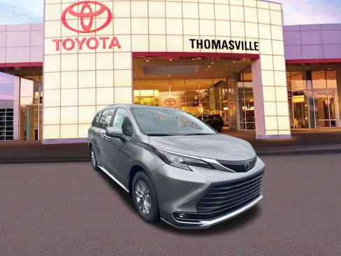 New 2026 Toyota Sienna XLE FWD image 3