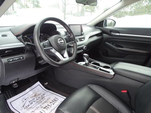 Used 2024 Nissan Altima 2.5 SR image 9