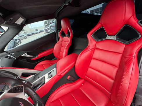 Used 2015 Chevrolet Corvette Z06 w/ 3LZ Preferred Equipment Group RWD image 7