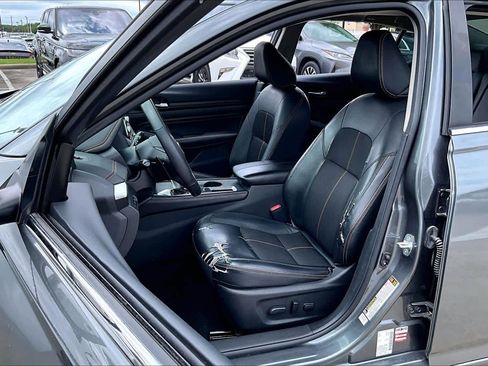 Used 2022 Nissan Altima 2.5 SR w/ Midnight Edition Package FWD image 7