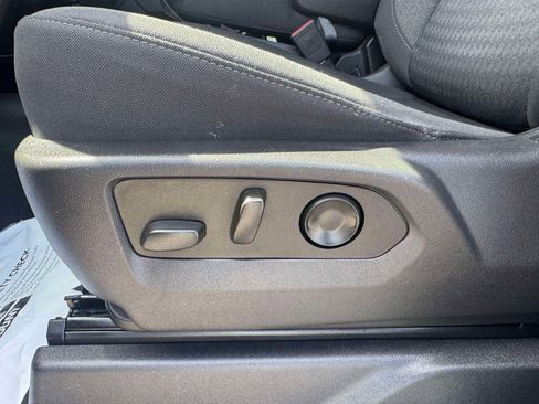 Used 2022 Chevrolet Silverado 1500 Custom image 28