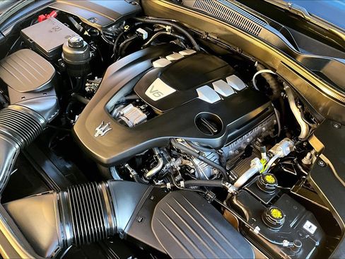 Used 2017 Maserati Levante image 30