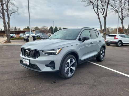 New 2026 Volvo XC40 B5 Plus w/ Climate Package image 4