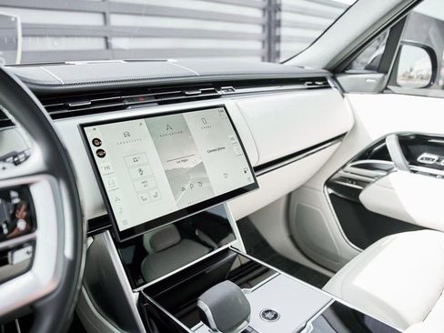 Used 2024 Land Rover Range Rover Long Wheelbase SE image 72