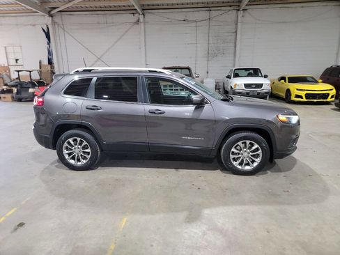 Used 2019 Jeep Cherokee Latitude Plus w/ Cold Weather Group image 16