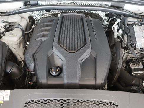 Used 2023 Porsche Macan image 26